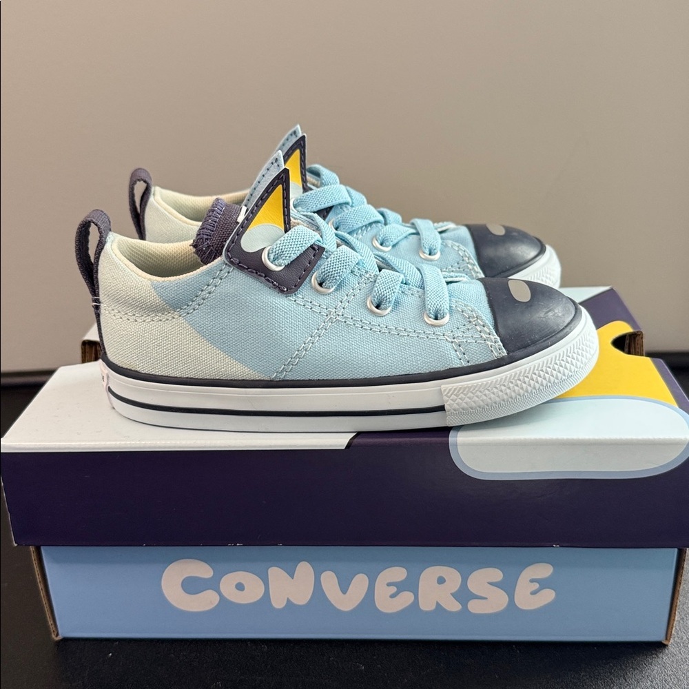 Converse Bluey Light Blue and Navy Low Top Sneakers Toddler Size 9 New NIB